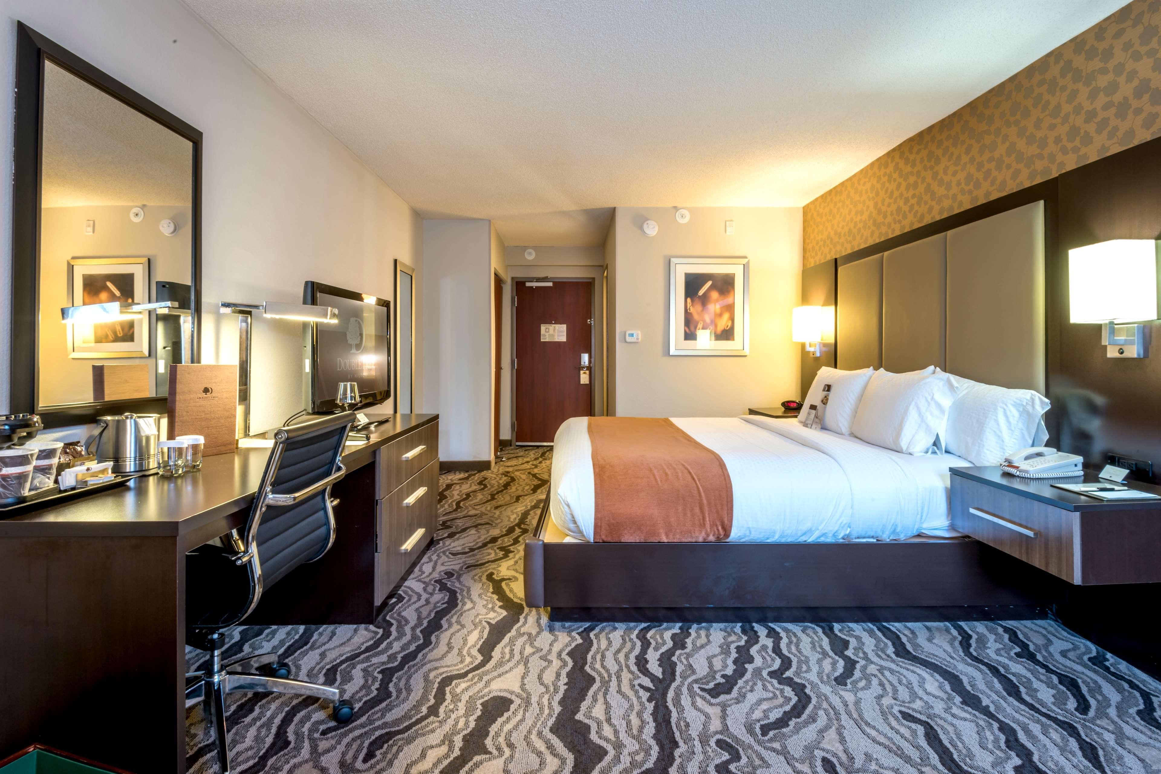 Doubletree By Hilton Montgomery Downtown Екстер'єр фото