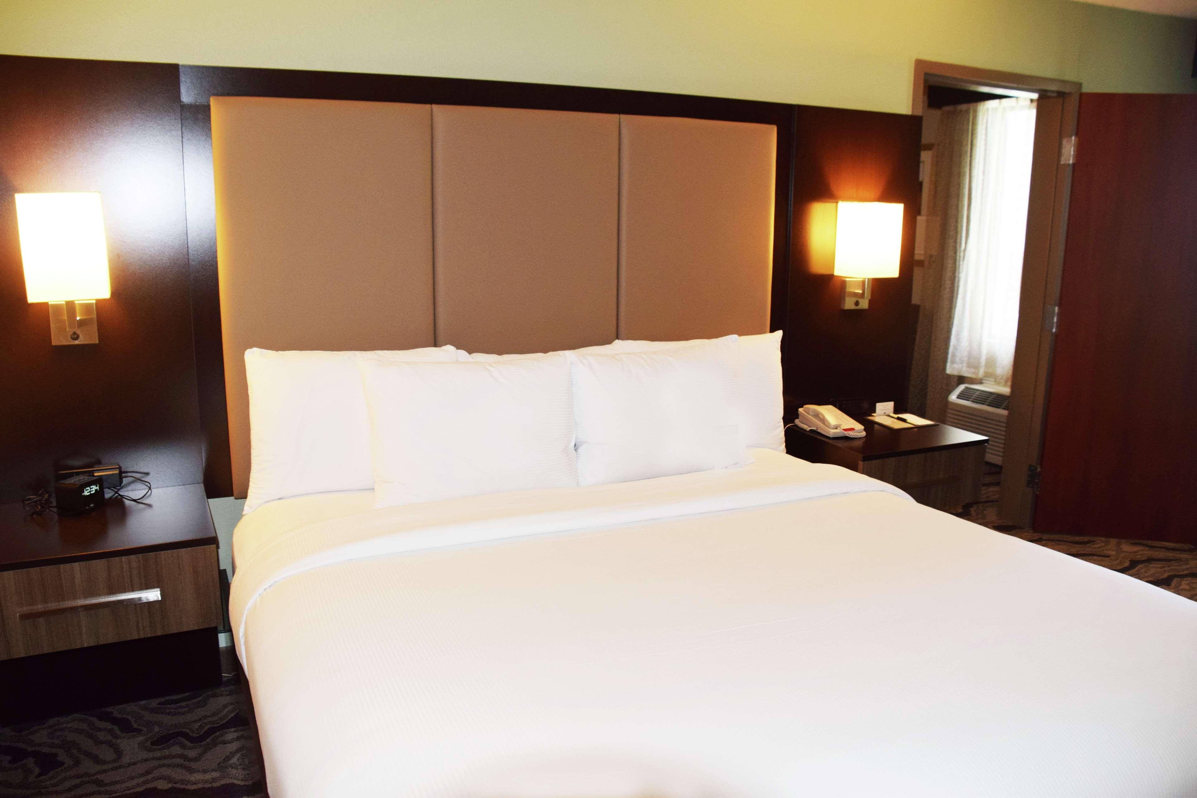 Doubletree By Hilton Montgomery Downtown Екстер'єр фото