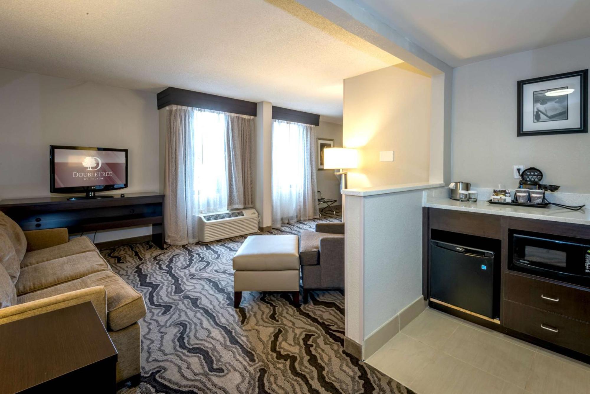 Doubletree By Hilton Montgomery Downtown Екстер'єр фото