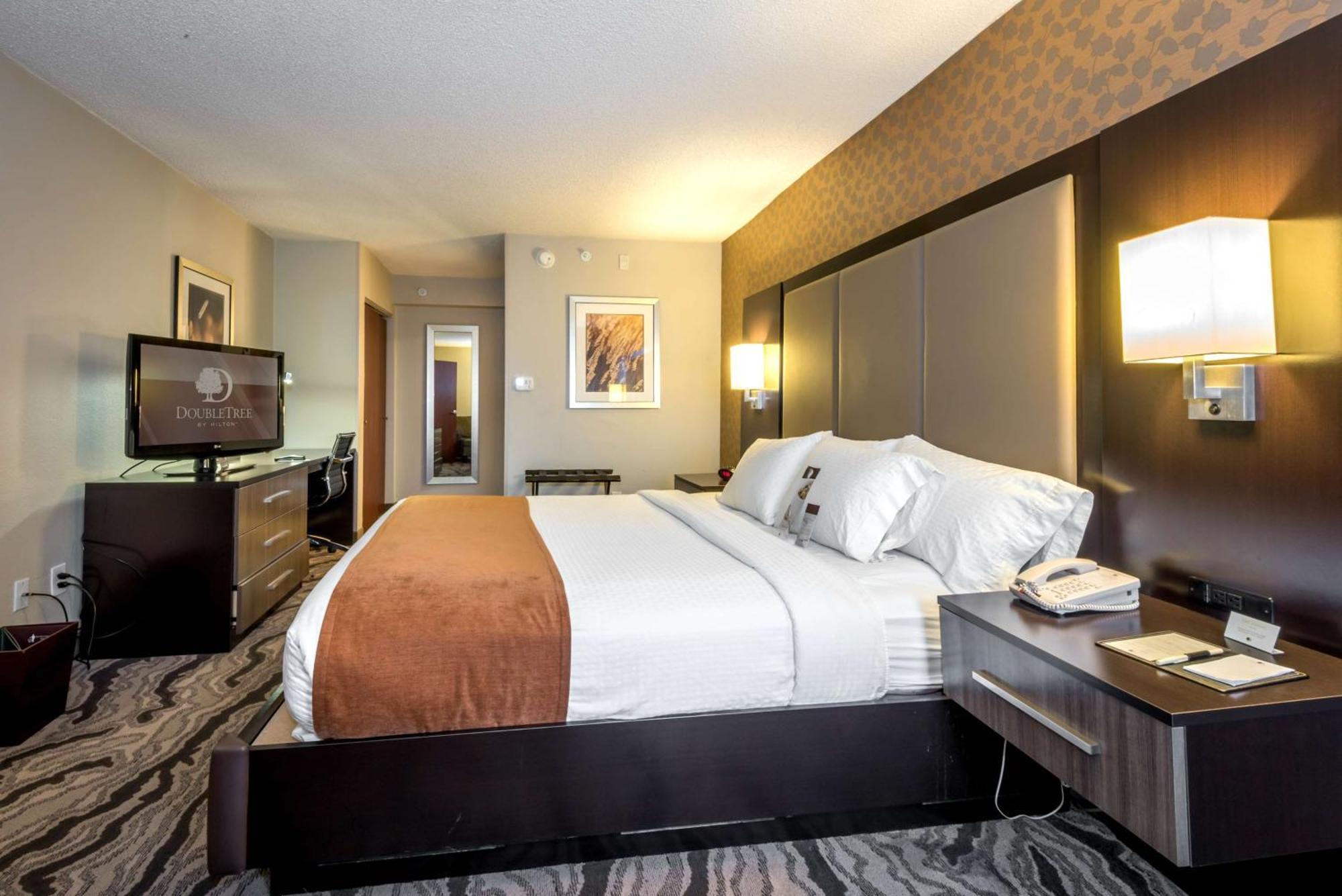 Doubletree By Hilton Montgomery Downtown Екстер'єр фото