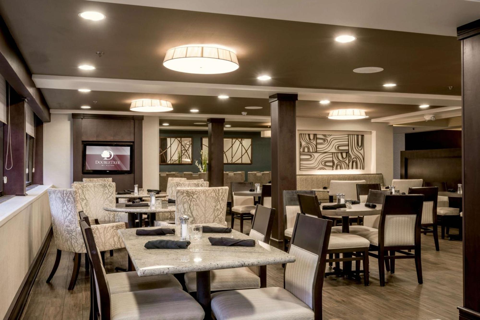 Doubletree By Hilton Montgomery Downtown Екстер'єр фото